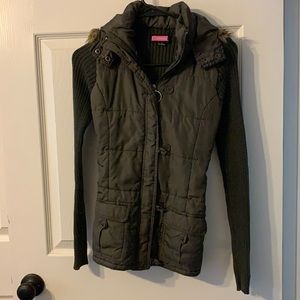 Size Small Women’s Zip-Up Sweater-Vest - Army Green